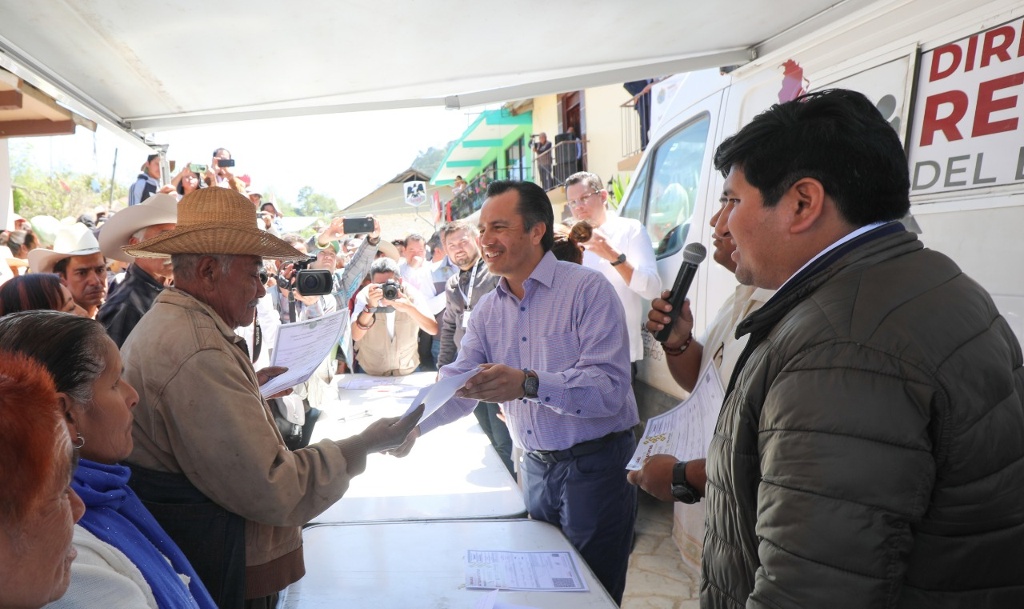 Anuncia gobernador de Veracruz entrega de tres mil 556 escrituras del Infonavit